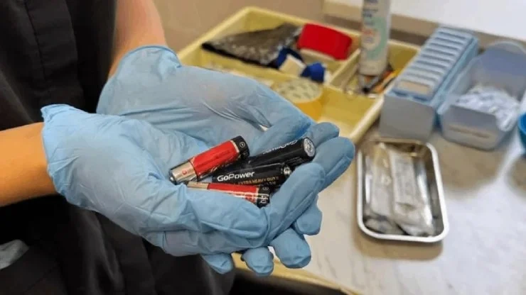 Бухой скуф вставил в анус четыре батарейки «для заряда бодрости» и поплатился